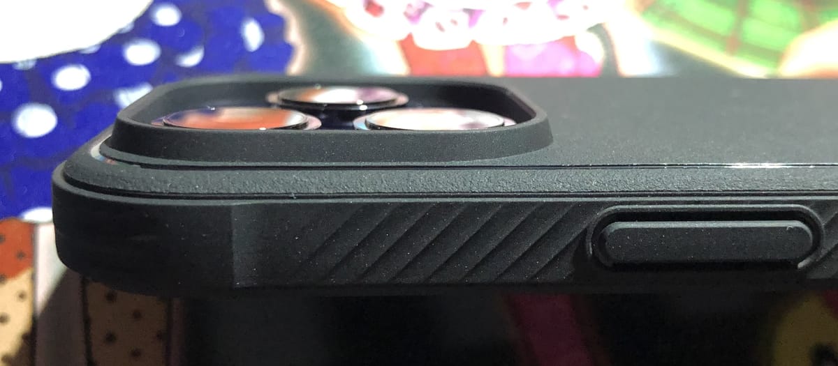 14で更に高くなったカメラも保護