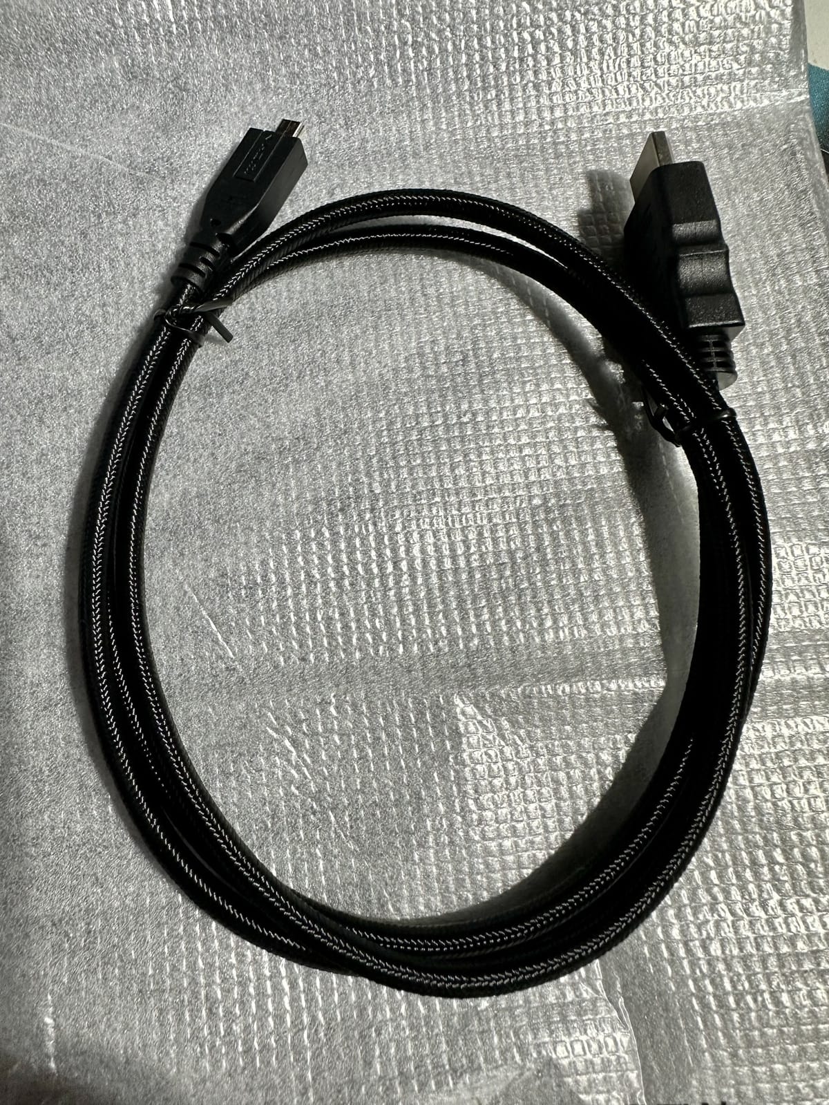 ケーブルはナイロン仕様