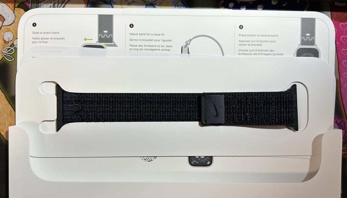 ブラック/ブルーNikeスポーツループ開封