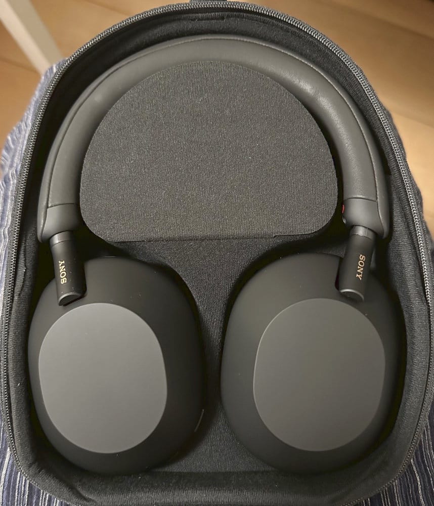 WH-1000XM5の向き（右側がR）