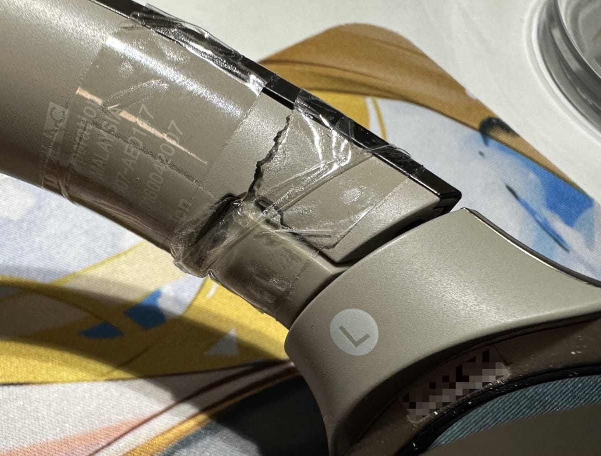 申し訳程度にテープで補強